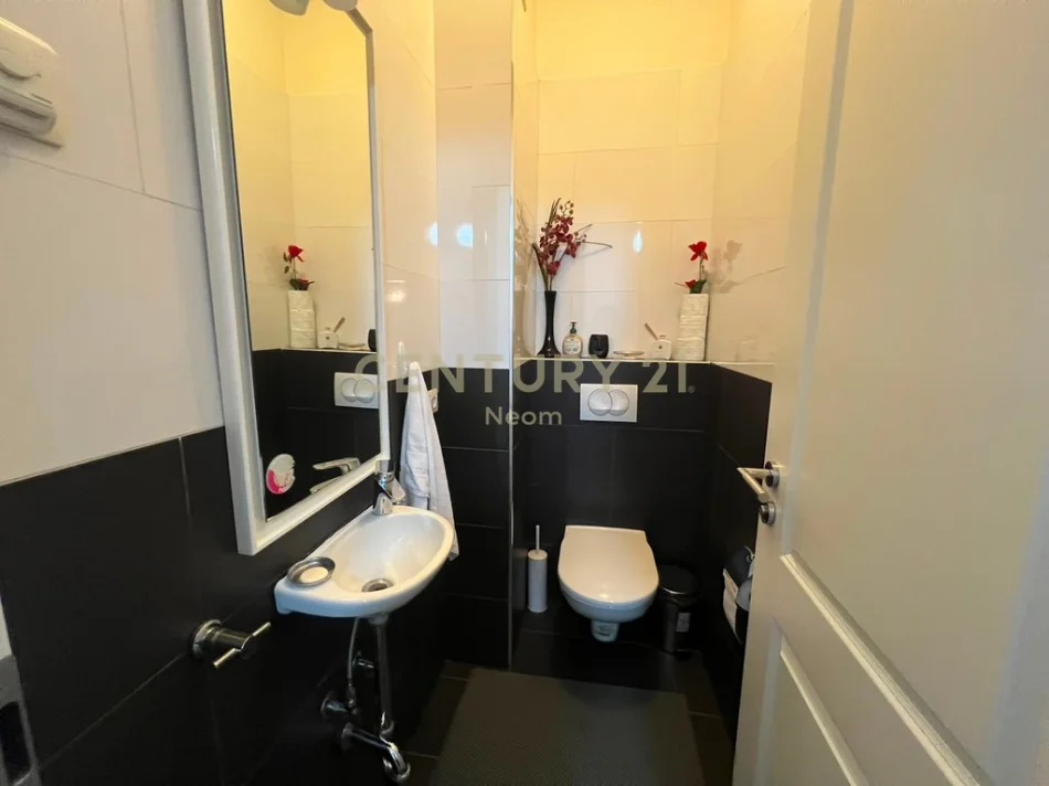 Tirane, jepet me qera apartament 2+1 Kati 1, 169 m² 1.700 € (Rezidenca Touch of the Sun)