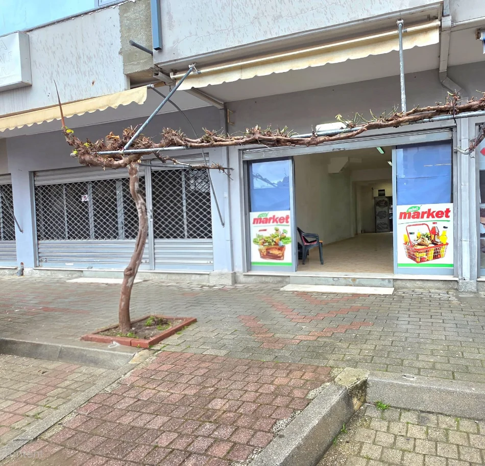Vlore, jepet me qera dyqan Kati 0, 100 m² 270 € (Kisha Ortodokse, Vlore)