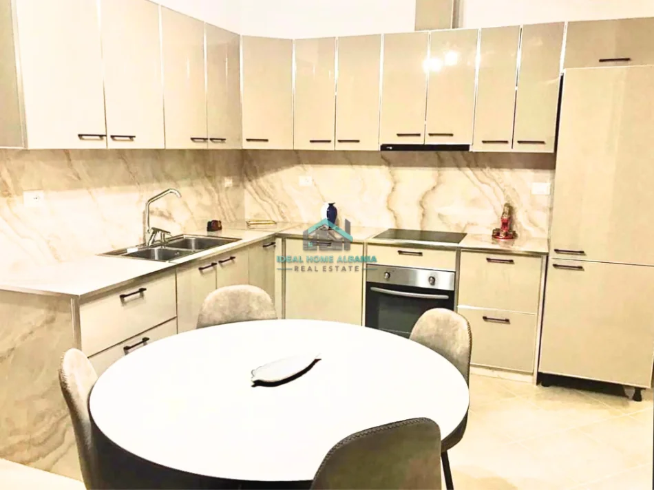 Vlore, jepet me qera apartament 1+1+Ballkon Kati 1, 60 m² 350 € (kuzum baba, vlore)
