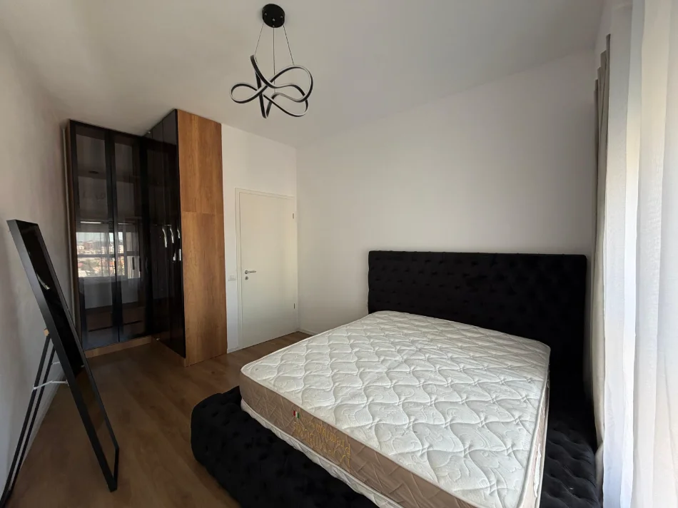 Tirane, jepet me qera apartament 1+1 , 67 m² 450 € (Ali Dem)
