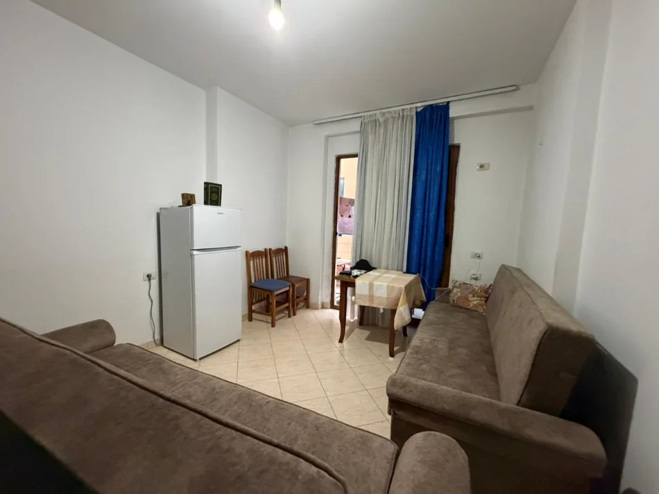 Tirane, jepet me qera apartament 1+1 , 75 m² 400 € (Astir)