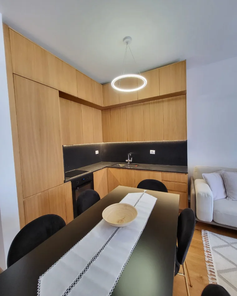 Tirane, jepet me qera apartament 2+1 , 100 m² 1.100 € (TEG)