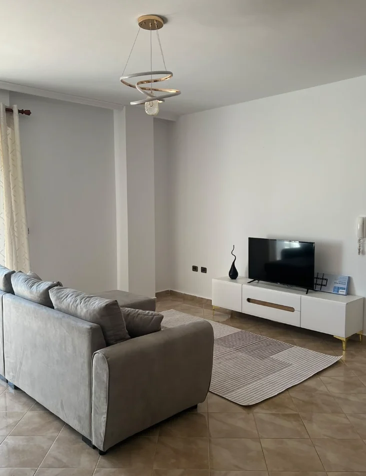 Tirane, jepet me qera apartament 1+1 , 70 m² 600 € 