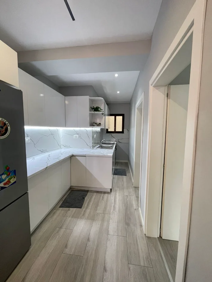 Tirane, jepet me qera apartament 2+1 , 109 m² 850 € (21 DHJETORI)