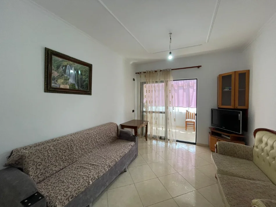 Tirane, jepet me qera apartament 1+1+Ballkon Kati 6, 63 m² 300 € (Fresk)