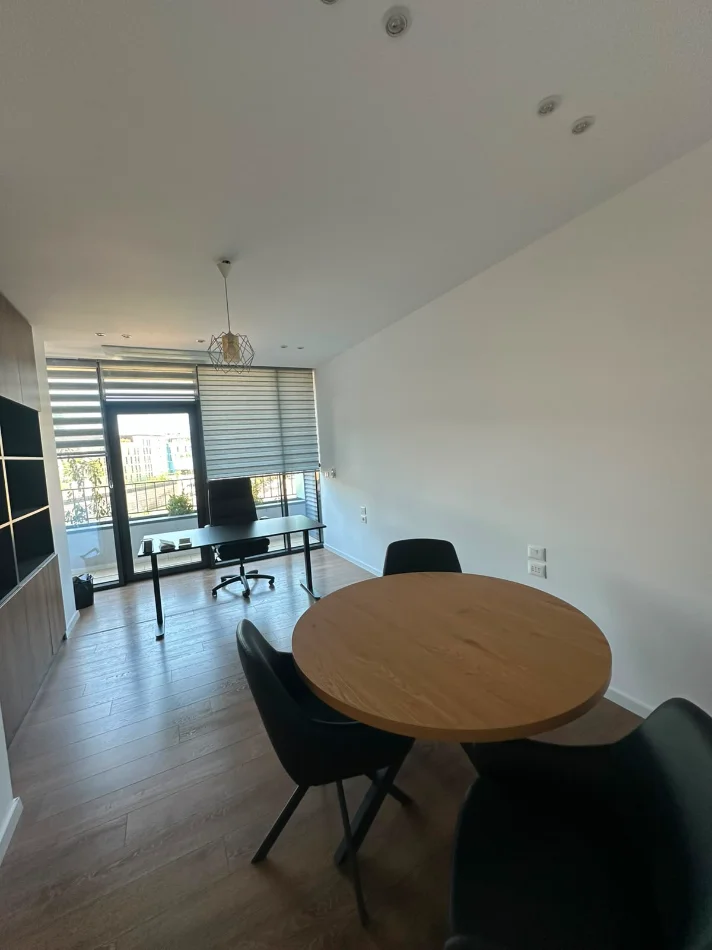 Tirane, jepet me qera zyre , 130 m² 1.420 € 