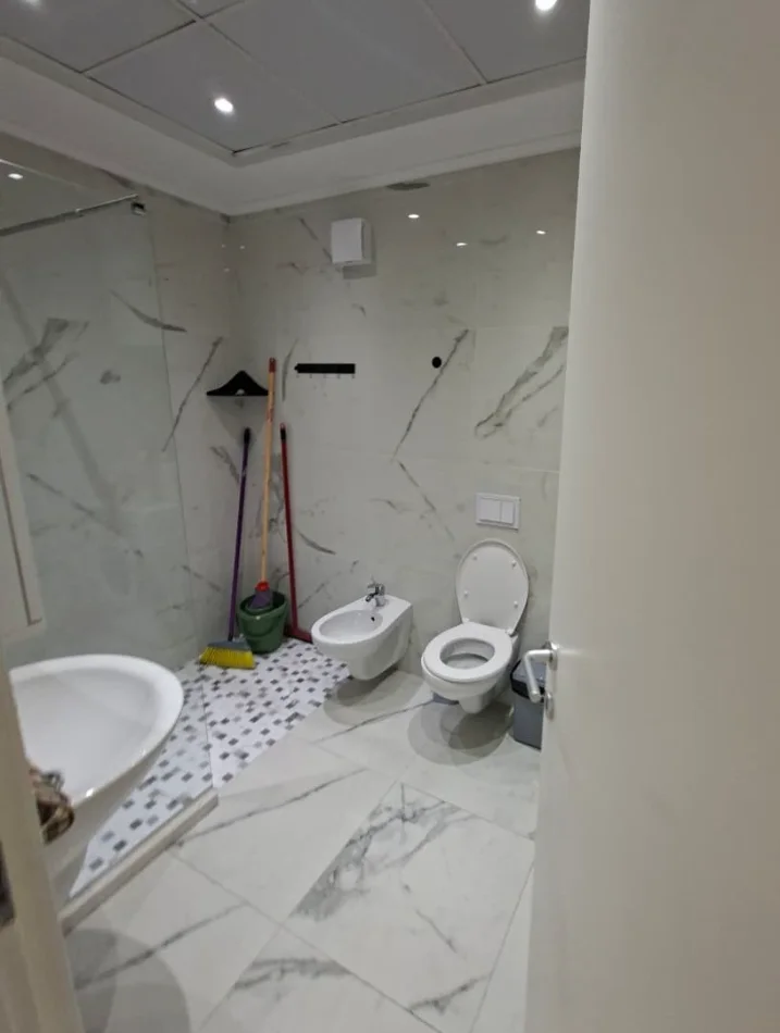 Tirane, jepet me qera apartament 1+1 , 75 m² 570 € 