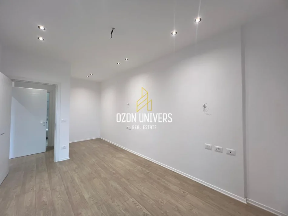 Tirane, jepet me qera apartament 1+1+Ballkon Kati 4, 77 m² 650 € (Garden Building, Rruga e Kavajës)