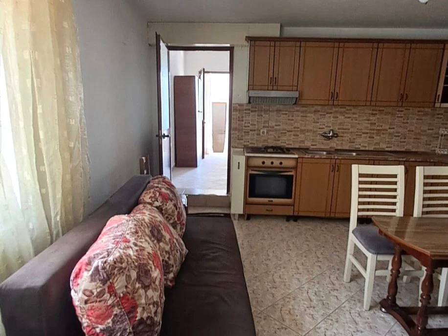 Tirane, jepet me qera shtepi 2+1 Kati 1, 70 m² 300 € 