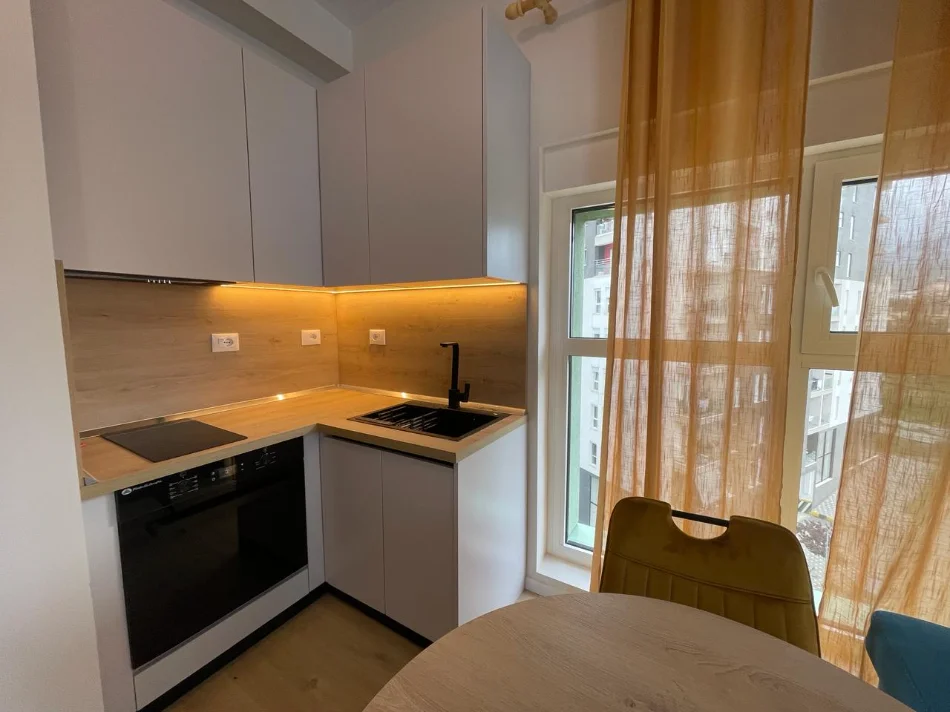 Tirane, jepet me qera apartament 1+1+Ballkon Kati 6, 59 m² 450 € (Kompleksi Kadiu)