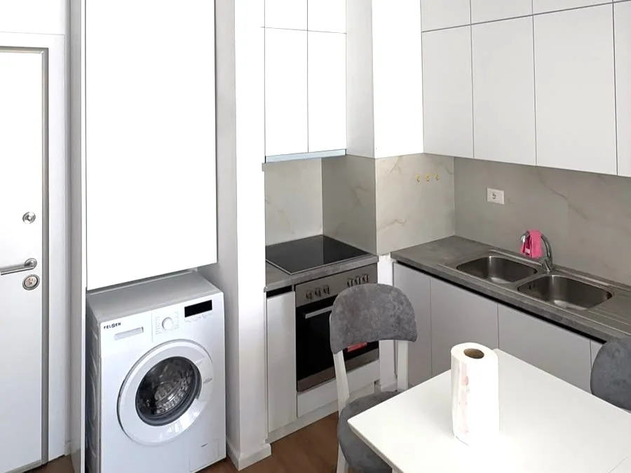 Tirane, jepet me qera apartament 1+1 Kati 8, 90 m² 450 € 