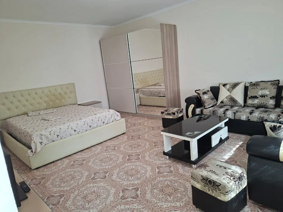 Tirane, jepet me qera apartament 1+1+Ballkon , 400 m² 400 € (Farmacia 10, Rruga e Dibrës)