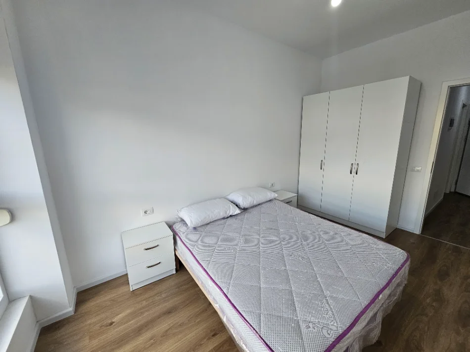 Tirane, jepet me qera apartament 1+1+Ballkon Kati 3, 65 m² 400 € 