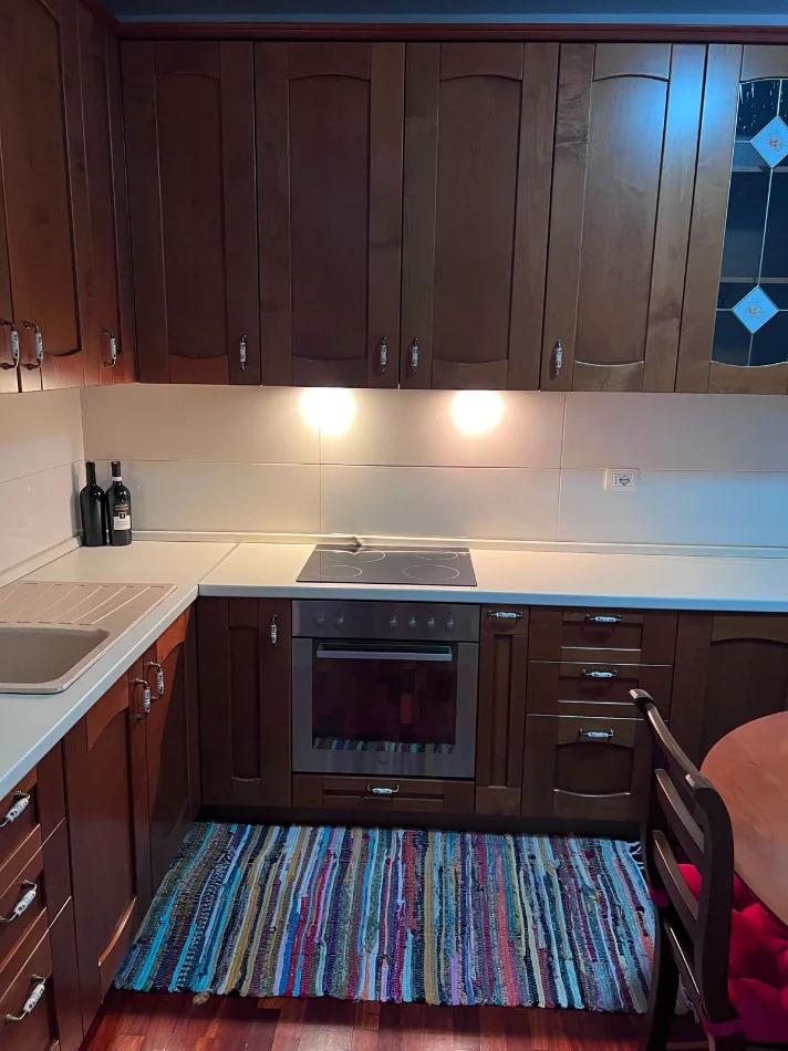 Tirane, jepet me qera apartament 1+1+Ballkon Kati 4, 65 m² 550 € (Tek 21 Dhjetori/Kompleksi Magnet)