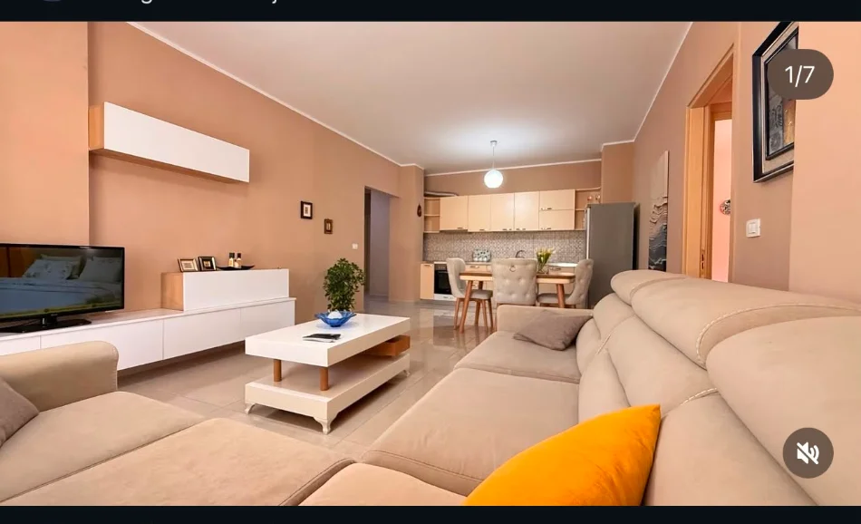 Tirane, jepet me qera apartament 2+1+Ballkon Kati 3, 98 m² 600 € (Ish Restorant Durresi)