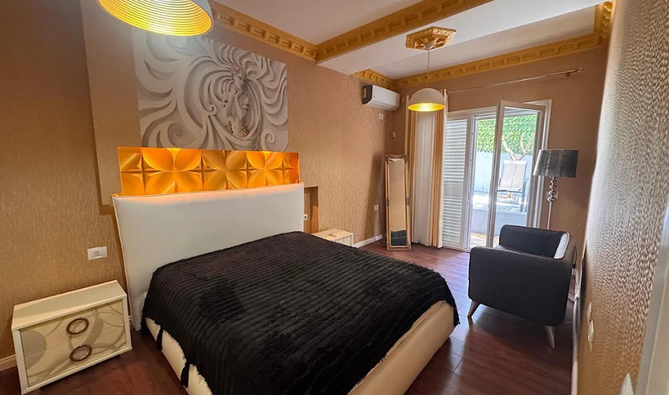 Tirane, jepet me qera apartament 2+1 Kati 0, 140 m² 750 € (Liqeni Thate)