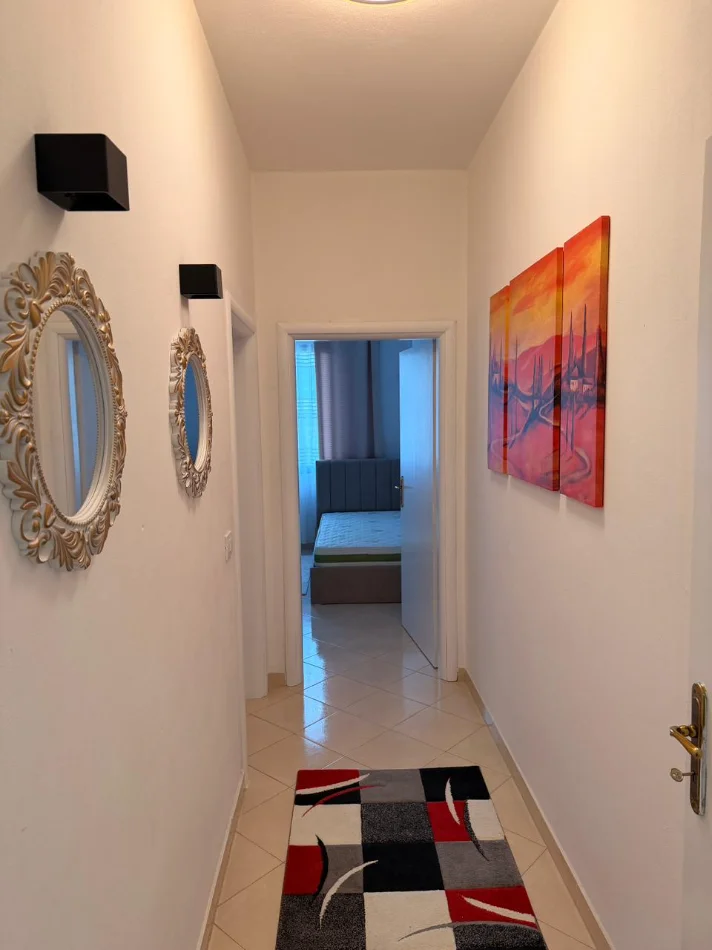 Tirane, jepet me qera apartament 2+1+Ballkon Kati 7, 100 m² 500 € (Yzberisht prane kmy-se)
