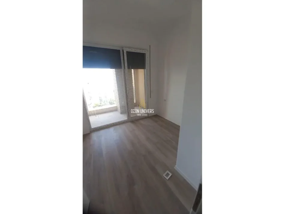 Tirane, jepet me qera apartament 3+1+Ballkon Kati 10, 130 m² 700 € (Fusha e Aviacionit)