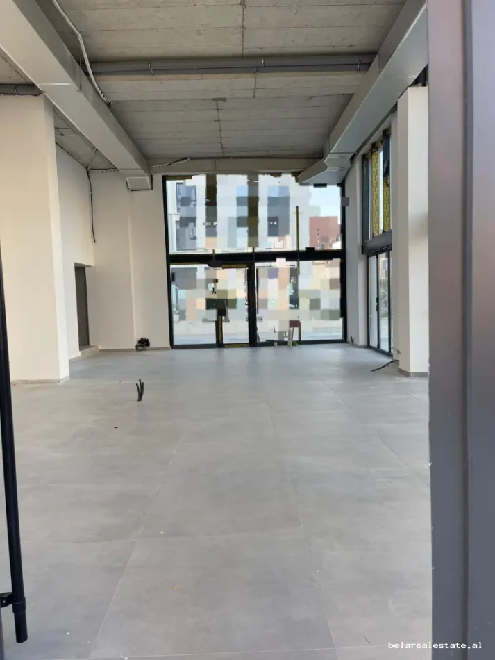 Tirane, jepet me qera dyqan Kati 0, 120 m² 1.500 € (Jordan Misja)