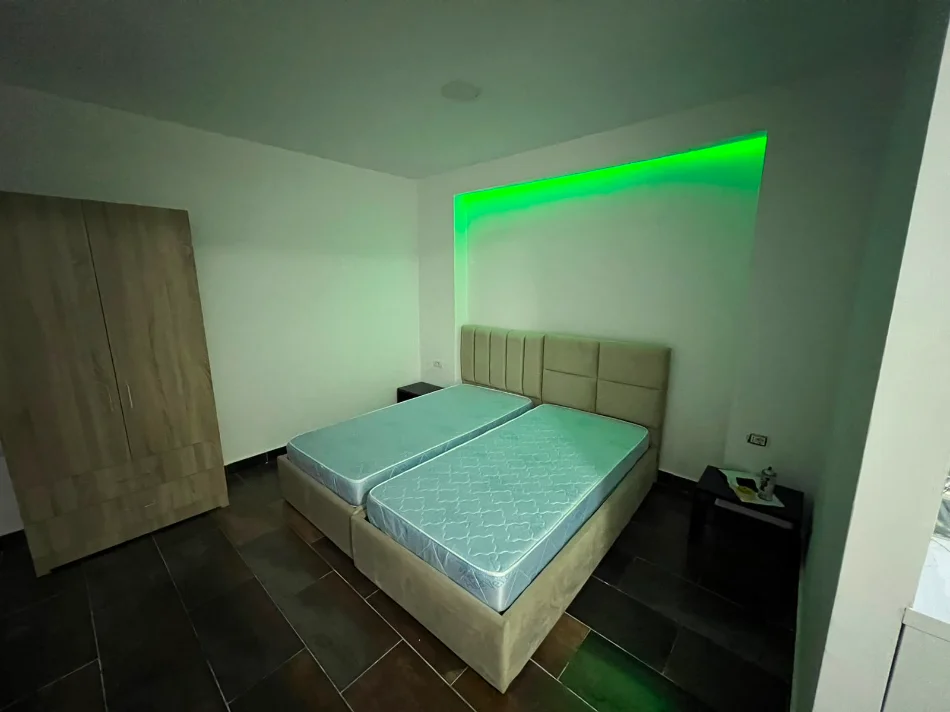 Tirane, jepet me qera garsonier Kati 1, 38 m² 350 € (Rruga e Dibrës, pranë spitalit Amerikan 2)