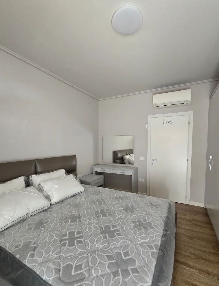 Tirane, jepet me qera apartament 2+1 , 125 m² 1.100 € 