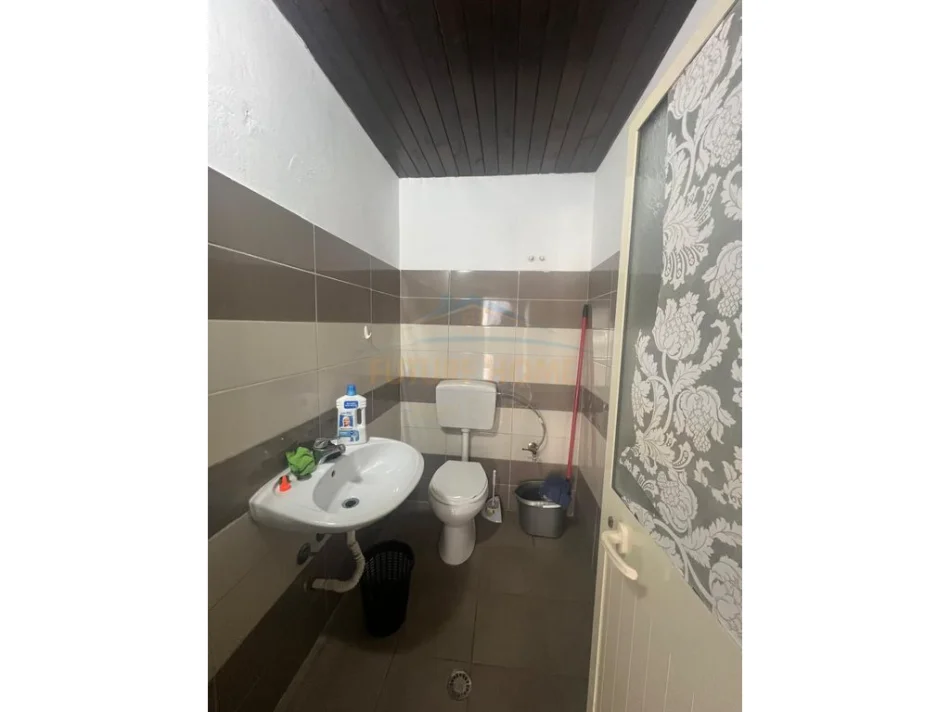 Durres, jepet me qera ambjent biznesi Kati 0, 46 m² 620 € 