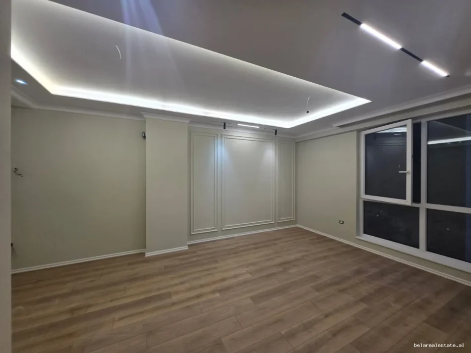 Tirane, jepet me qera zyre Kati 2, 67 m² 6.000 € 