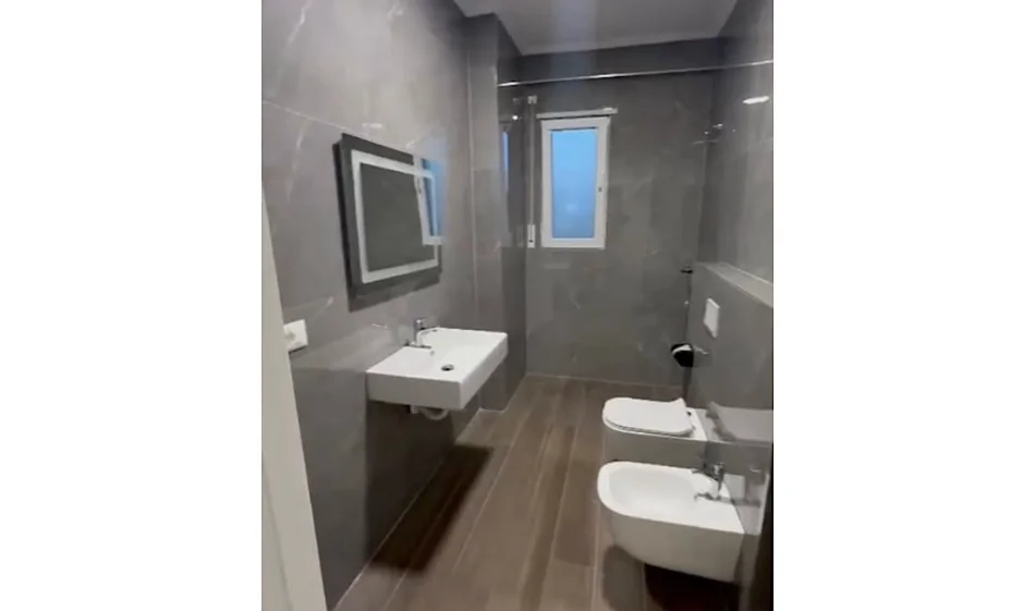 Tirane, jepet me qera apartament 1+1 Kati 3, 70 m² 450 € 