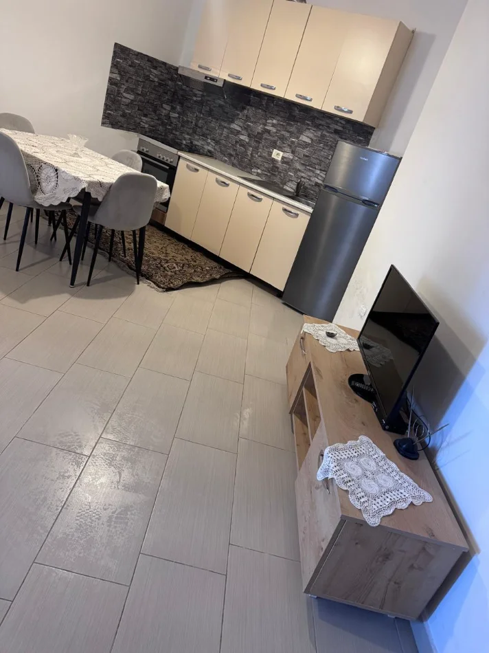 Tirane, jepet me qera apartament 1+1+Ballkon Kati 5, 77 m² 400 € (Astir)
