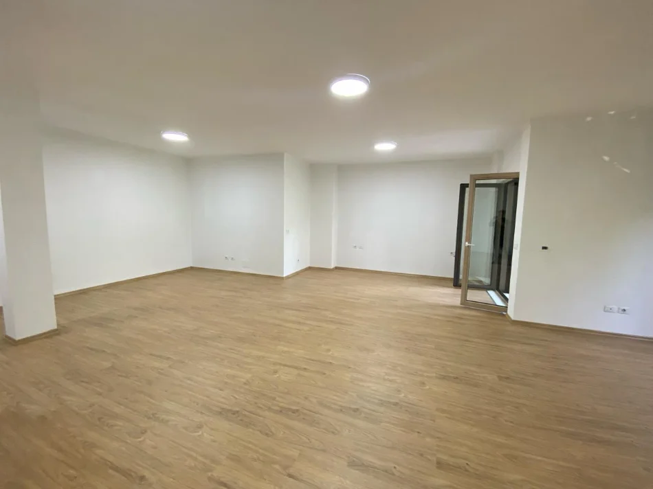 Tirane, jepet me qera zyre Kati 2, 104 m² 900 € (9-Kateshet)