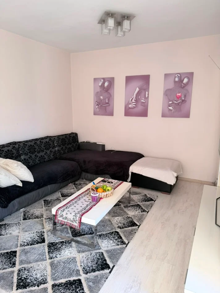 Tirane, jepet me qera apartament 1+1 Kati 8, 68 m² 550 € (Brryli)