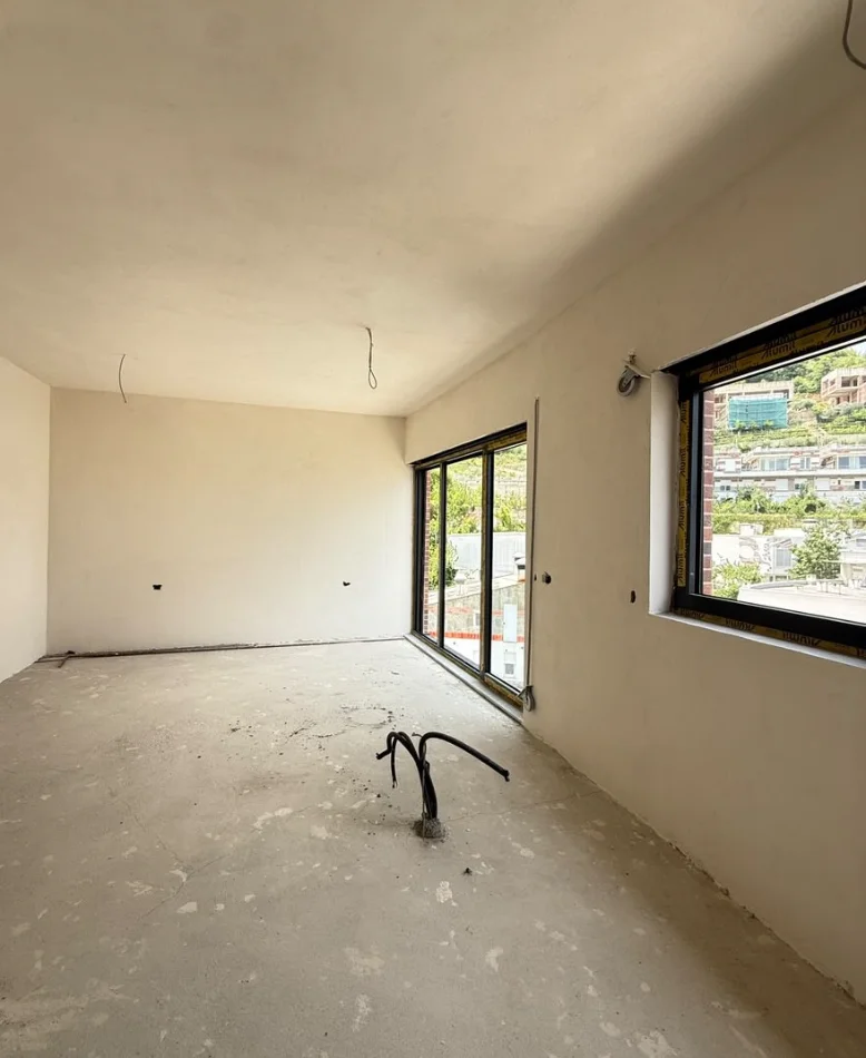Tirane, shitet apartament 3+1 , 213 m² 365.650 € 