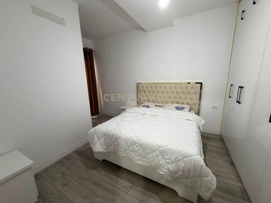 Tirane, jepet me qera apartament 2+1 Kati 8, 106 m² 800 € (Spitali Amerikan 3)