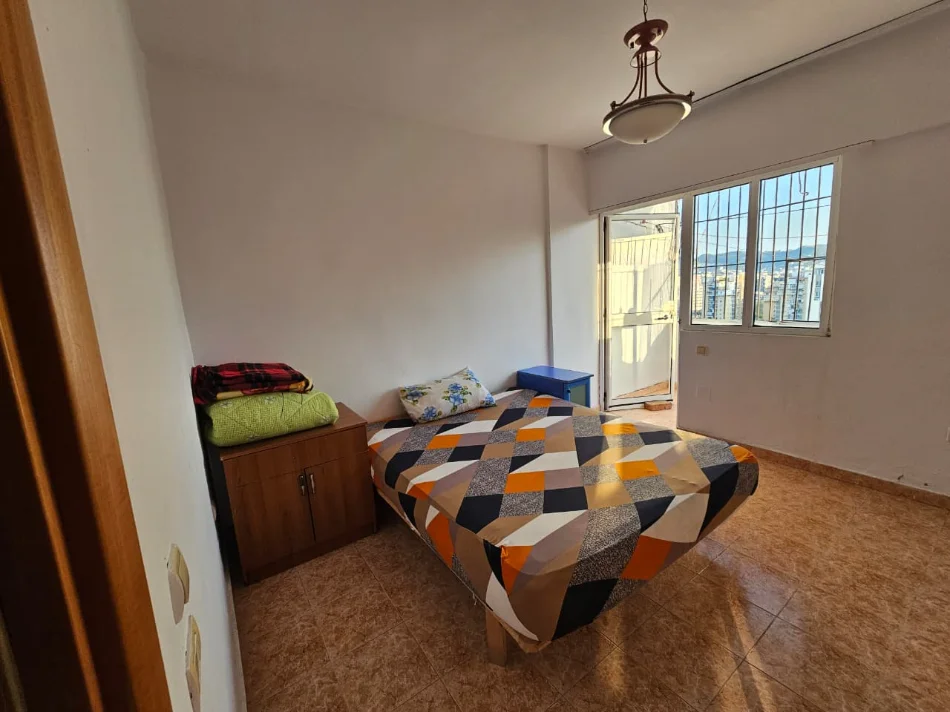 Tirane, jepet me qera apartament 2+1+Ballkon Kati 9, 85 m² 550 € (Rruga Dritan Hoxha)