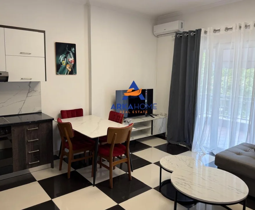 Tirane, jepet me qera apartament 1+1+Ballkon Kati 1, 70 m² 643 € 