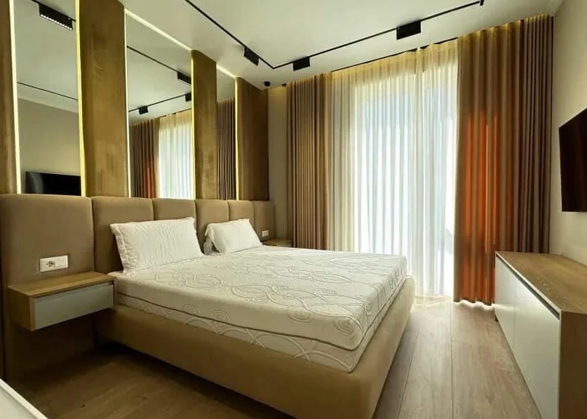 Tirane, jepet me qera apartament 3+1 , 120 m² 2.000 € 