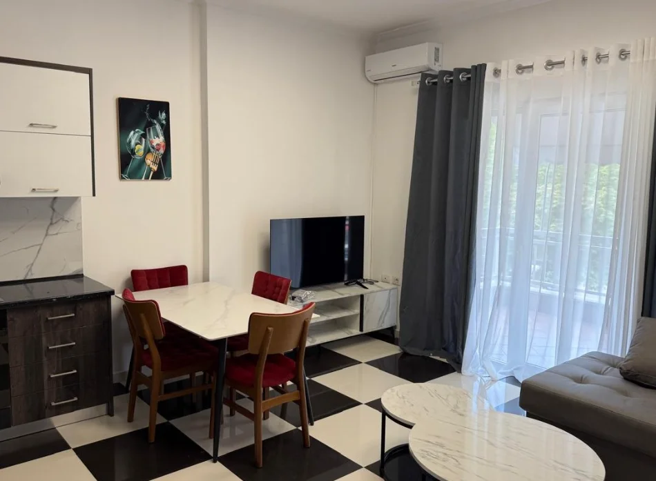 Tirane, jepet me qera apartament 1+1 , 70 m² 600 € 
