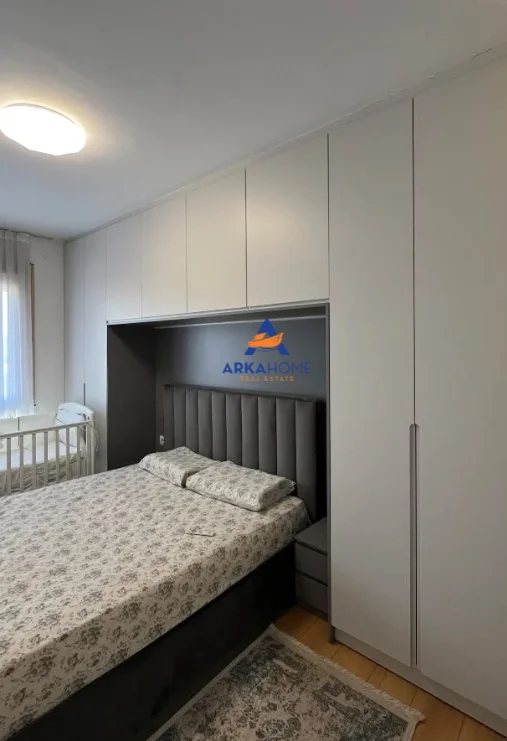 Tirane, jepet me qera apartament 2+1+Ballkon Kati 9, 95 m² 804 € 