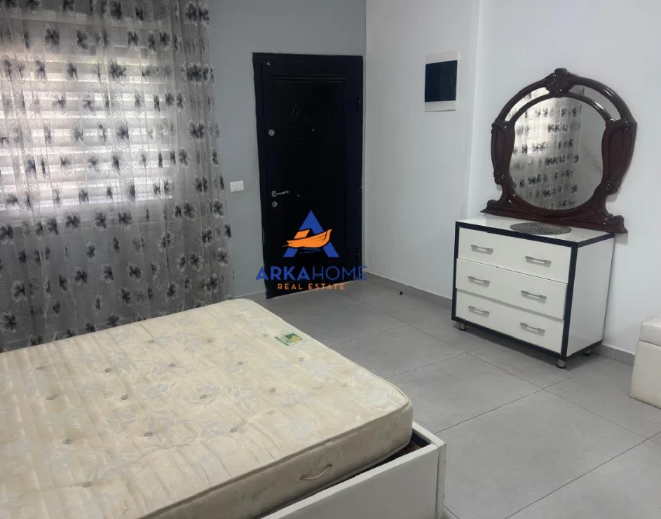 Tirane, jepet me qera apartament 3+1+Ballkon Kati 1, 110 m² 590 € 