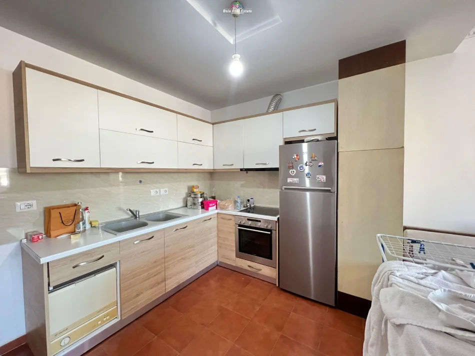 Tirane, jepet me qera apartament 1+1+Ballkon Kati 6, 65 m² 650 € (Vasil Shanto)