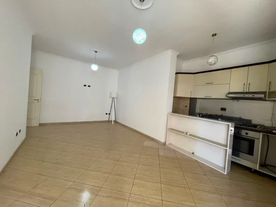 Tirane, jepet me qera apartament 2+1 Kati 3, 98 m² 700 € (Bulevardi Zhan Dark.)