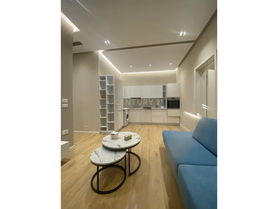 Tirane, jepet me qera apartament 2+1+Ballkon Kati 5, 80 m² 850 € (bllok)