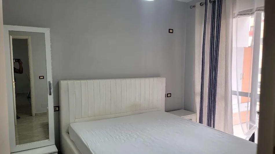 Tirane, jepet me qera apartament 1+1+Ballkon Kati 4, 70 m² 450 € (Ne zonen e Astirit/Rr.Aleksander i Madh)