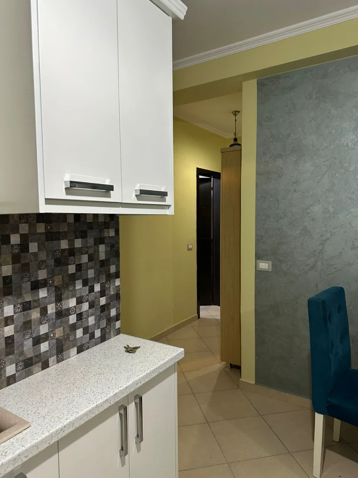 Tirane, jepet me qera apartament 1+1+Ballkon Kati 5, 68 m² 400 € (Astir)