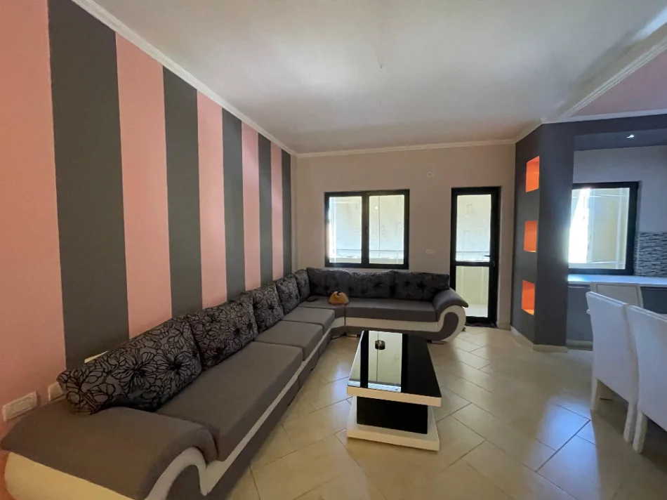 Tirane, jepet me qera apartament 2+1 Kati 2, 350 € (Shkoze)
