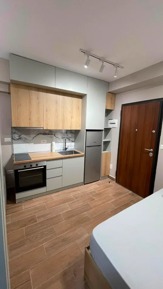 Tirane, jepet me qera apartament 1+1 , 35 m² 450 € 