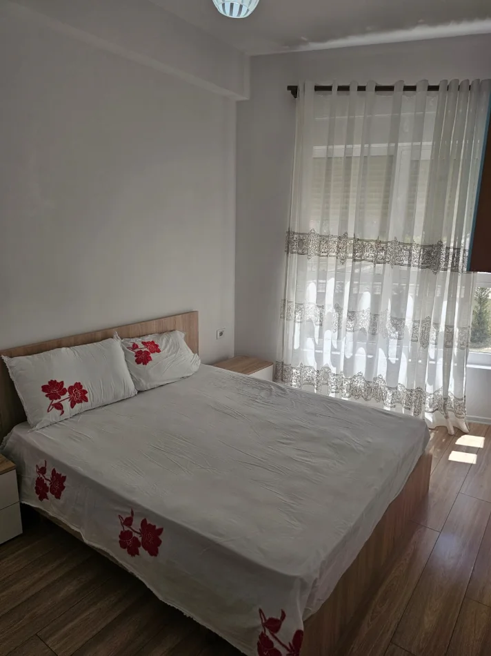 Tirane, jepet me qera apartament 2+1+Ballkon Kati 2, 75 m² 550 € (Ali Demi/Kompleksi Mangalem)