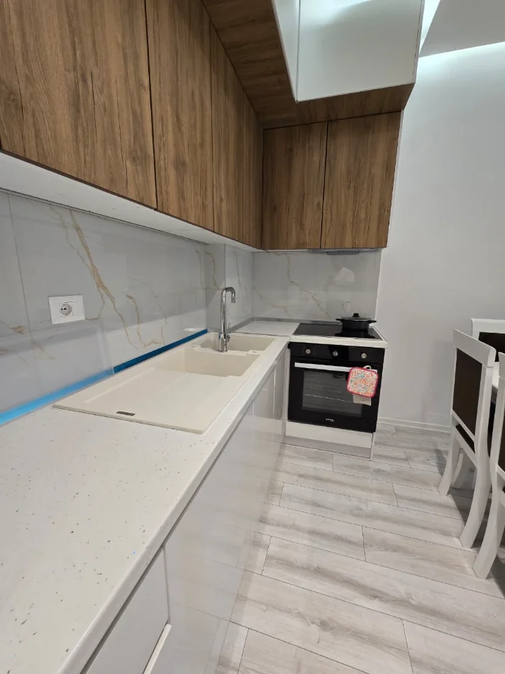 Tirane, jepet me qera apartament 1+1 , 80 m² 700 € 