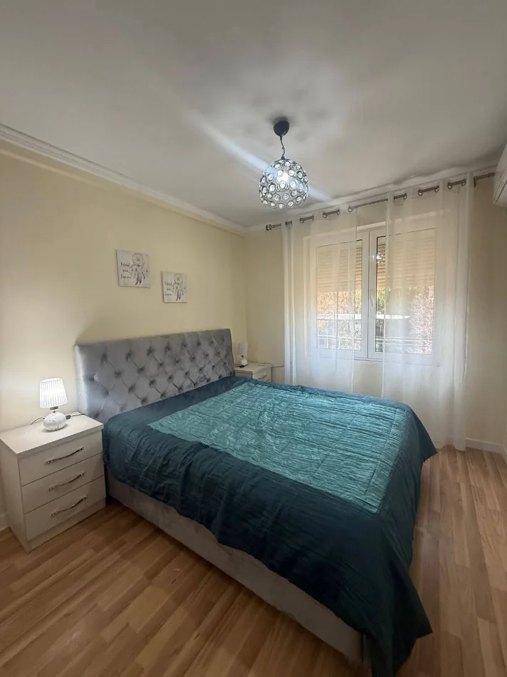 Tirane, jepet me qera apartament 1+1 Kati 2, 65 m² 500 € (Stadiumi Dinamo)