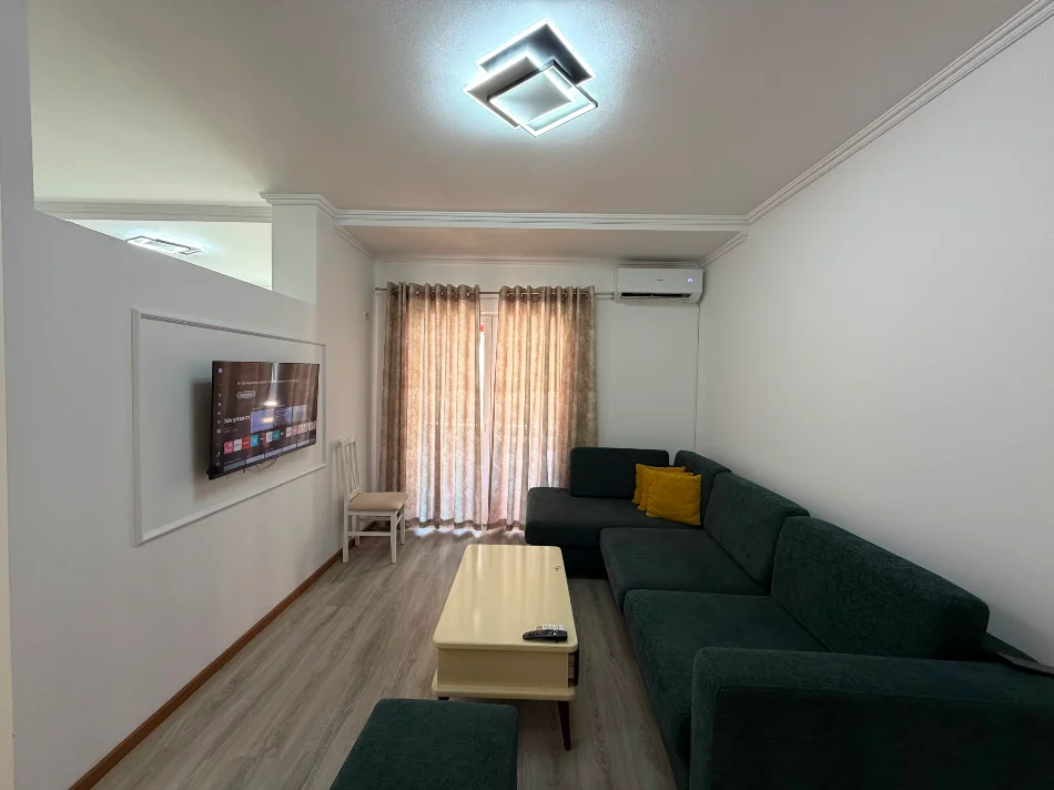 Tirane, jepet me qera apartament 1+1 Kati 4, 70 m² 500 € (Oxhaku)
